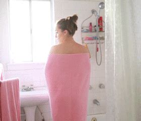 public boobs|towel drop. : r/BiggerThanYouThought